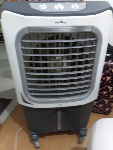 Boa noite estou vendendo esse climatizado de ar novo . vendo por 900 reais