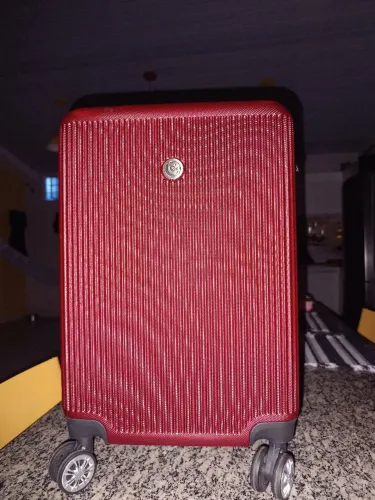 Mala de bordo com rodinhas 360° na cor marsala 