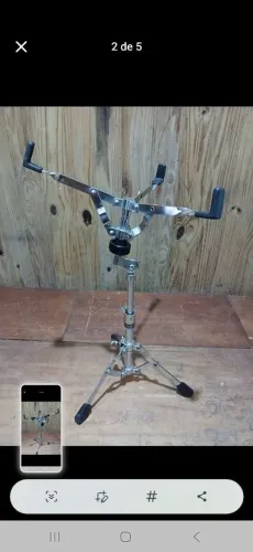 Estante de caixa Yamaha