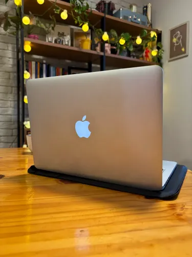 MacBook 8Ram 256g