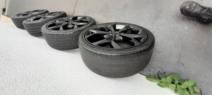 Rodas réplica do audi aro 18 4/100