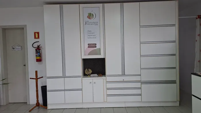 Armário em mdf usado para divisa de ambientes. Ideal para clinicas e consultorios