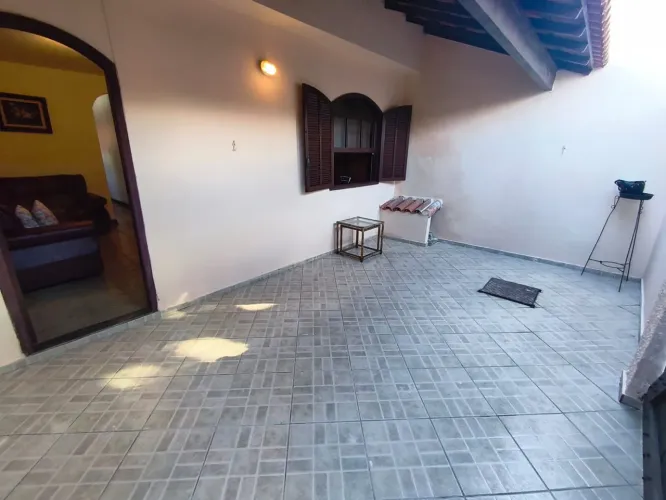 Casa à venda em Arraial do Cabo-RJ, bairro Canaã: 2 quartos, sala, banheiro, vaga de garag