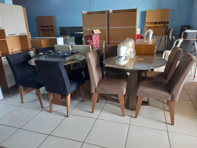 Mesa redonda 4 cadeiras valor 1.750 reais