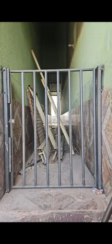 Grade proteção para corredor .  Metragem 117 de altura X 93 de largura 