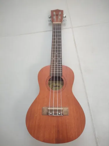 Ukulele em ótimo estado - pronto para tocar"
