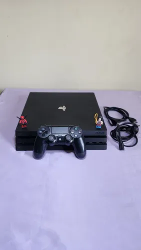 PS4 PRO 1TB + CONTROLE + CABOS