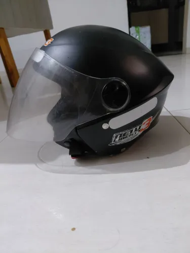 Capacete aberto