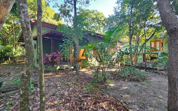 CASA COM STUDIO 3/4 SENDO 2 SUÍTES