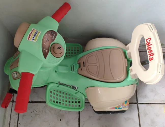 TRICICLO INFANTIL VESPITA - SEMINOVO