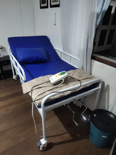 CAMA HOSPITALAR+COLCHÃO PNEUMATICO+ SUPORTE PARA EQUIPO