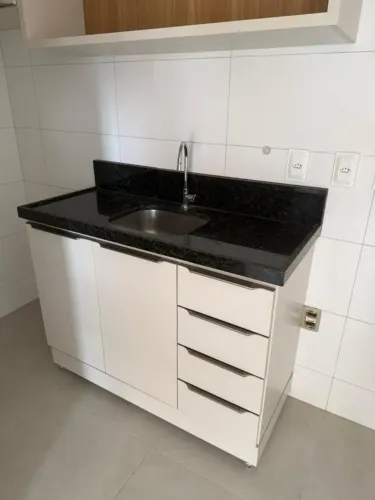 BANCADA DE COZINHA COM MÓVEL PLANEJADO