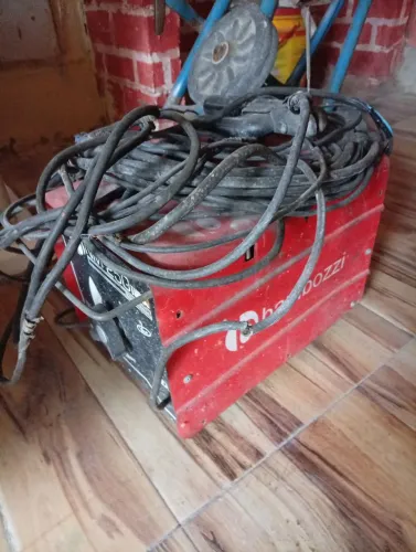 Máquina de solda 250 amperes