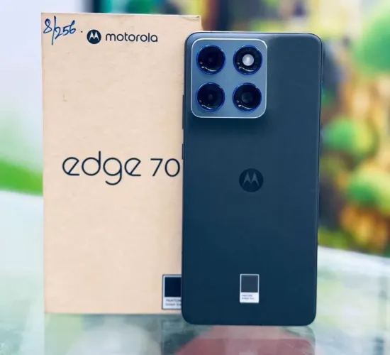 Smartphone Motorola Edge 70 5G 256GB 24GB (8GB RAM + 16GB RAM Boost) Ultrafino 3 Câmeras