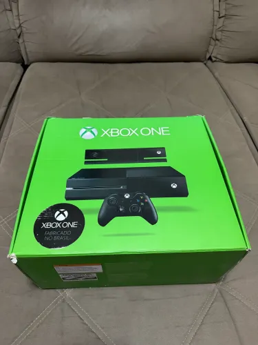 Xbox One 500GB + Kinect + Controle + 3 Jogos + Adaptador de Fone