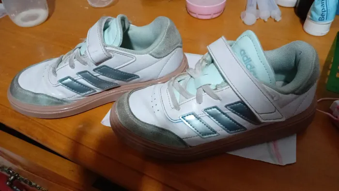 Tenis adidas