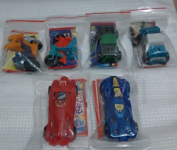 Lote Carrinhos Kinder.