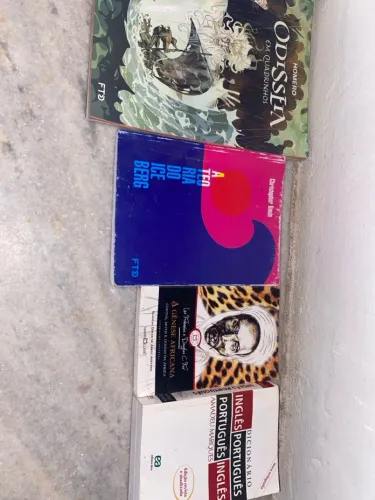 4 Livros ? Odisseia HQ+Dicionário Inglês+Teoria Iceberg+Gênese Africana-Teresina Piauí?