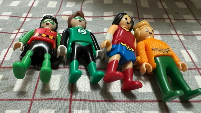 Kinder Playmobil DC - mulher maravilha, Robin, Aquaman e Lanterna Verde