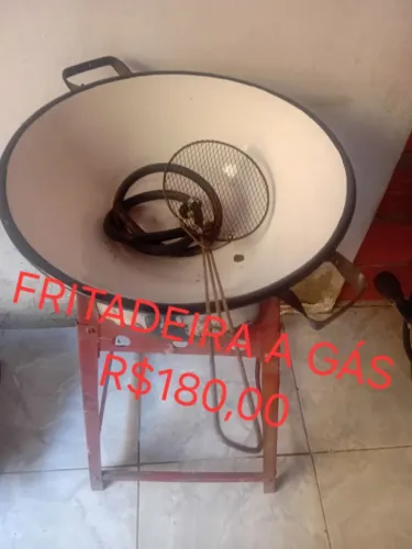 Fritadeira á gás com pé tacho