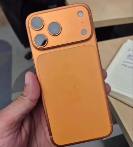 iPhone 17 pro Max laranja