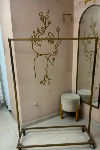 Arara com rodinhas para sua loja