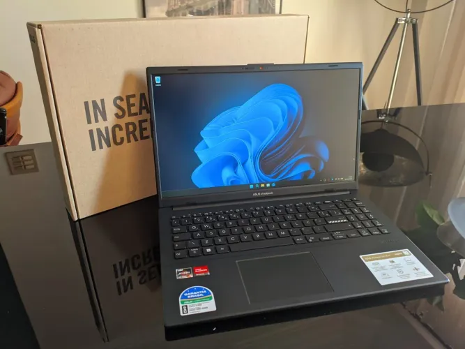 Notebook Asus Vivobook Go 15 Ryzen 5 7a 8Gb Ram 512Gb Ssd