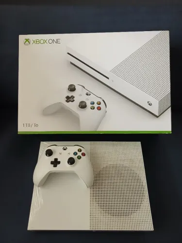 Xbox One S de 1TB e 3 jogos físicos