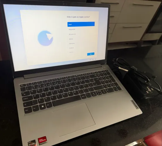 Notebook Lenovo IdeaPad 1 15AMN7 AMD Ryzen 5 7520U 8GB 512GB SSD Windows 11 15.6"