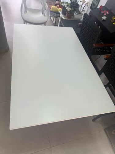 Mesa bem nova