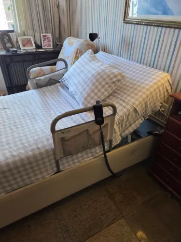 Cama tipo hospitalar
