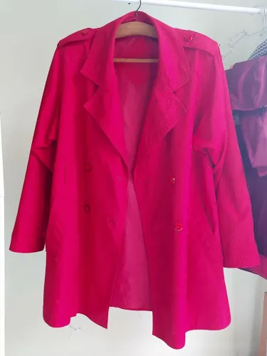 Trench coat vermelho impermeável importado tam 48/50