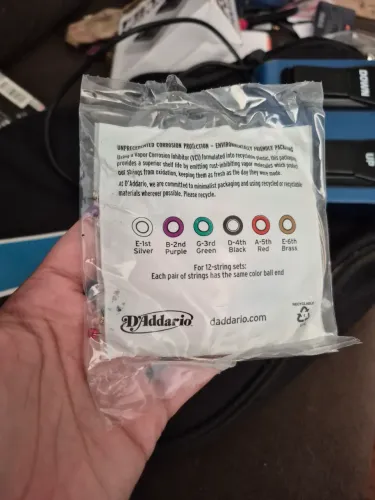 Cordas guitarra D'Addario lacrada + 3 avulsas Ernie Ball