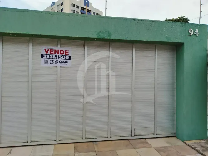 Casa à venda no bairro Grageru, ampla e bem localizada