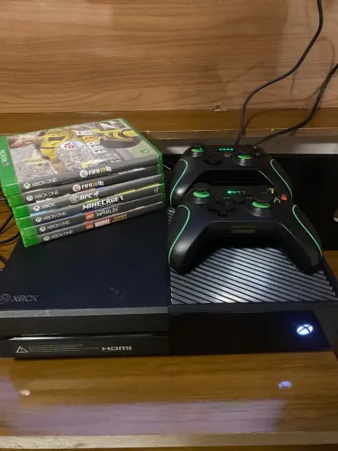 Xbox One + 2 controles + Jogos