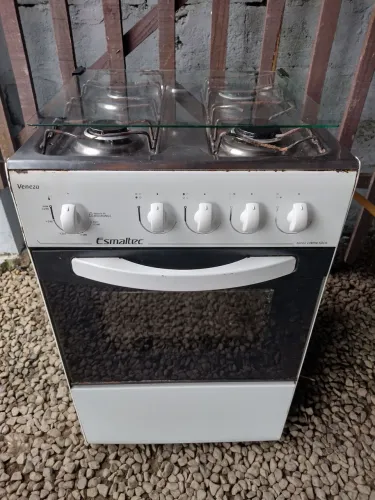 Vendo fogão 4 Esmaltec funciona tudo certinho