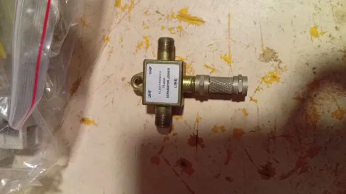 Separador/Misturador de Antena UHF VHF 75 ohm com Conector F