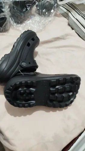 VENDO CHINELO SANDÁLIA CROCS NÚMERO 34 E 39 ...NOVO IDEAI PARA MASSAGIAR OS PÉS...MUITO RE