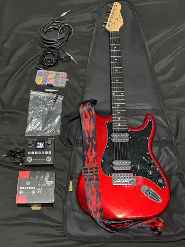 Guitarra Strato + Pedal de efeitos + capa e kit palheta