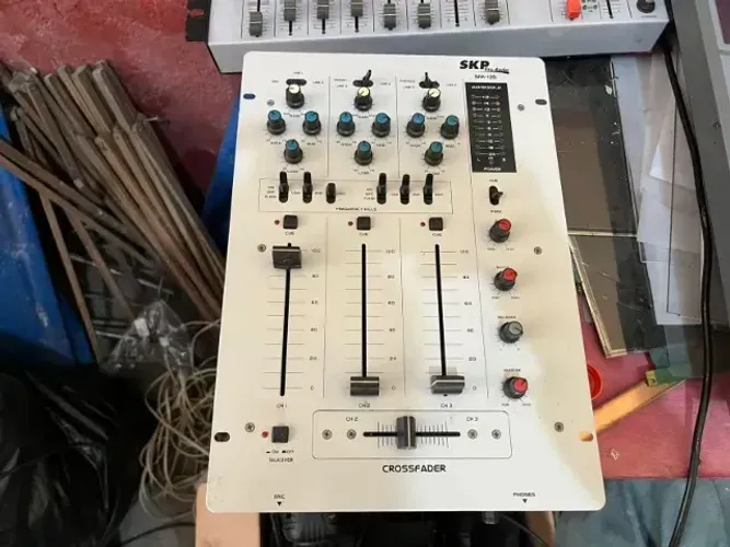 Mini Mixer De Som SKP SM-135 Compacto - Perfeito Para Home Studio, Podcast E Lives