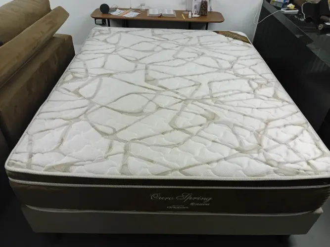 Vendo cama de casal Queen entrego