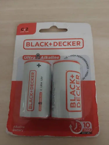 Pilhas médias C2 black Decker alcalina