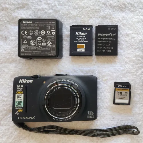 Nikon Coolpix S9300
