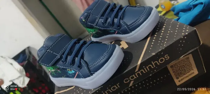 Vendo tenis novo , nunca usado comprei erado.. ao andar ele pisca número 20 