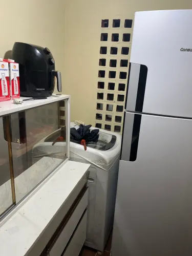 Vendo armário madesa com algumas marcas de uso . Posso desmontar para facilitar!!!