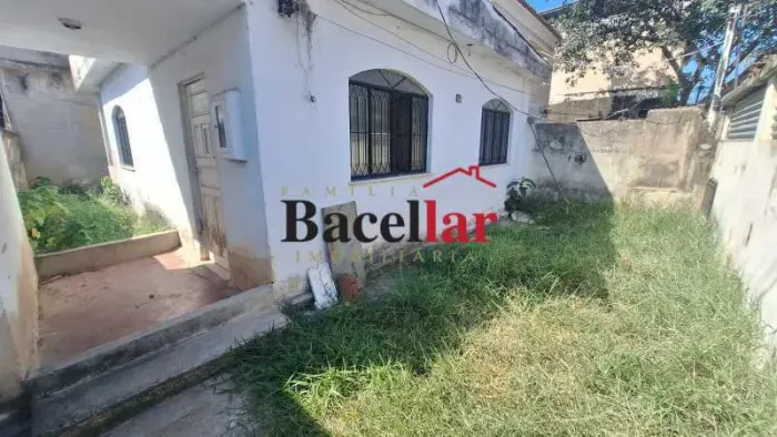 Terreno com duas casas na Pavuna