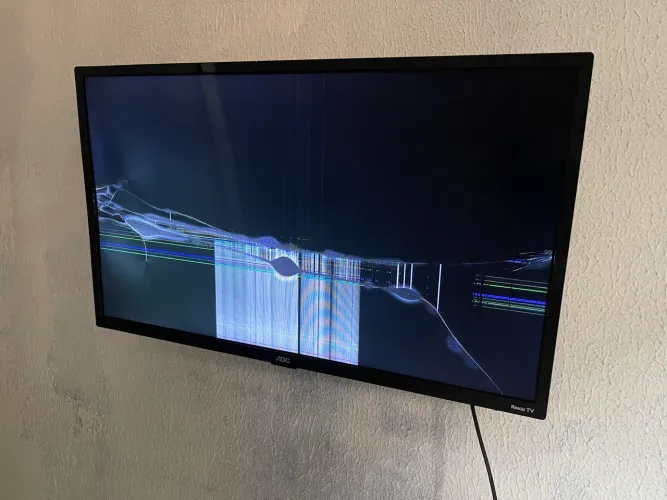 Televisão aoc roku tv tela quebrada 