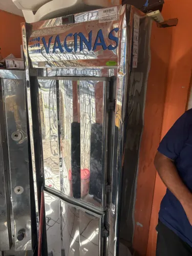 Minicamara Geladeira Industrial 2 Portas  PRA VENDER LOGO 