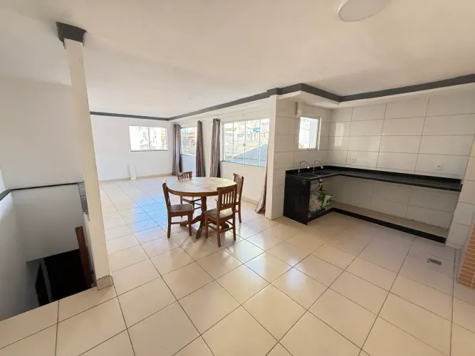Casa Duplex 150m2 com 3qts, 1 suite e garagem, excelente localização no centro de vitoria.
