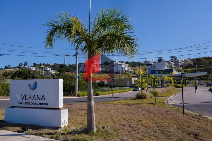 Terreno em aclive no Condomínio Fechado - Verana SJC